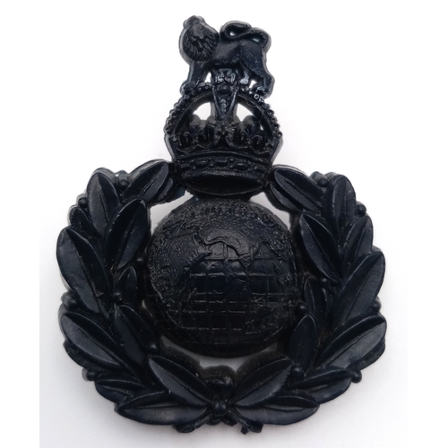 867 - A WW2 British Economy Issue Royal Marines Commando Plastic Cap Badge.