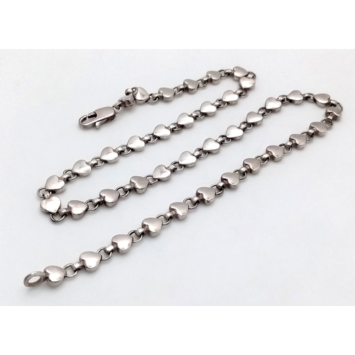 1330 - A stunning Italy silver heart link necklace. Total weight 26.4G. Total length 20cm.