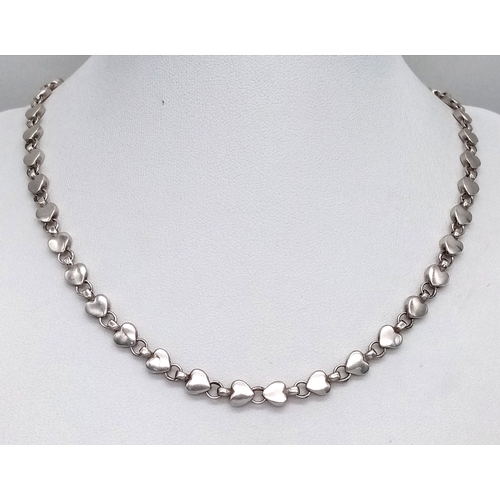 1330 - A stunning Italy silver heart link necklace. Total weight 26.4G. Total length 20cm.