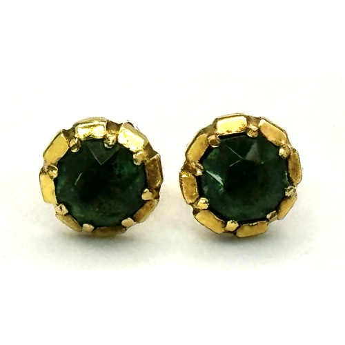 43 - A Pair of 18K Yellow Gold and Emerald Stud Earrings. 2.5g