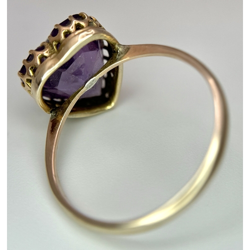 1205 - A 9K Yellow Gold Amethyst Heart Ring. Size R. 2.5g