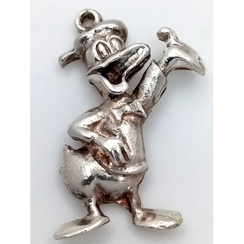 873 - A STERLING SILVER DONALD DUCK DISNEY CHARACTER CHARM 3.5G TOTAL WEIGHT, 2.5CM x 1.5CM. Ref: TAN 3010