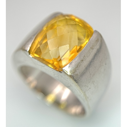 15 - A Vintage 18K White Gold Citrine Ring. A beautifully faceted 6ct central citrine. Size Q. 16.1g