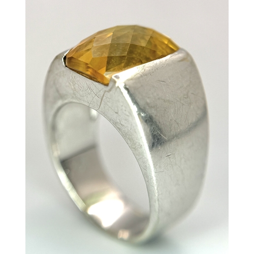 15 - A Vintage 18K White Gold Citrine Ring. A beautifully faceted 6ct central citrine. Size Q. 16.1g