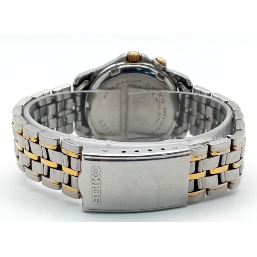 442 - A Seiko Kinetic Ladies Watch. Model 3M22-0A33. Two tone stainless steel bracelet and case - 32mm. Wh... 