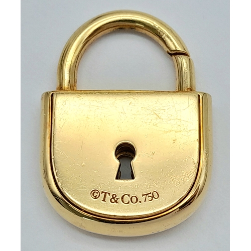 12 - A TIFFANY & CO 18K YELLOW GOLD PADLOCK PENDANT. 16G.  3CM. REF:TAN4004.