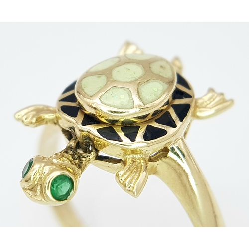 250 - A 14K YELLOW GOLD ENAMELLED STONE SET ARTICULATED TURTLE RING! 2.9G. SIZE M. TAN4002