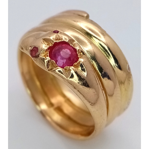 53 - AN 18K YELLOW GOLD VINTAGE RUBY SET SNAKE RING 0.35CT RUBY 8.1G SIZE N. Ref: 8870