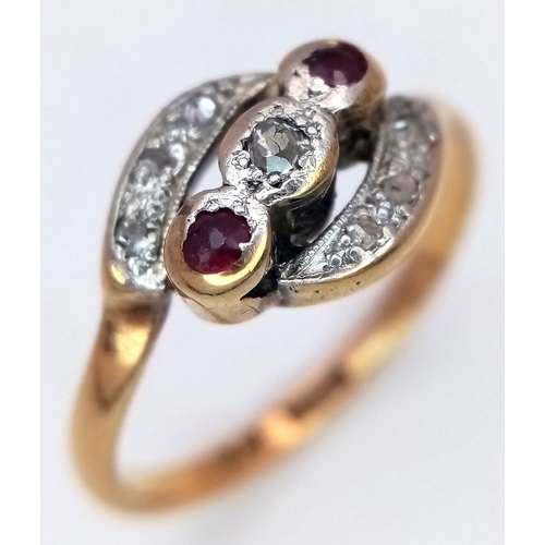 52 - AN 18K YELLOW GOLD & PLATINUM VINTAGE DIAMOND & RUBY 3 STONE TWIST RING 3.1G SIZE N 1/2. Ref: 8803