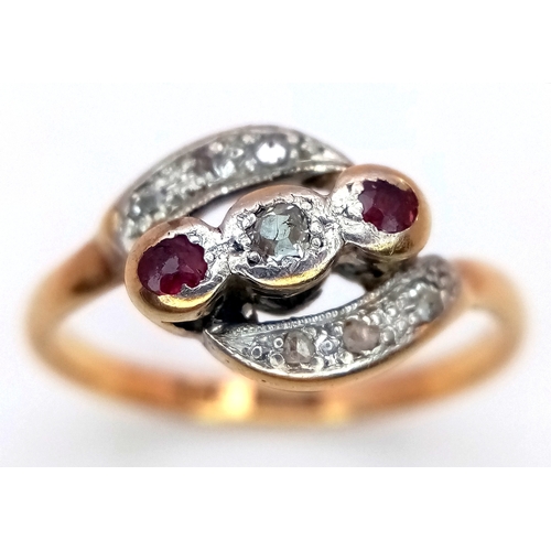 52 - AN 18K YELLOW GOLD & PLATINUM VINTAGE DIAMOND & RUBY 3 STONE TWIST RING 3.1G SIZE N 1/2. Ref: 8803