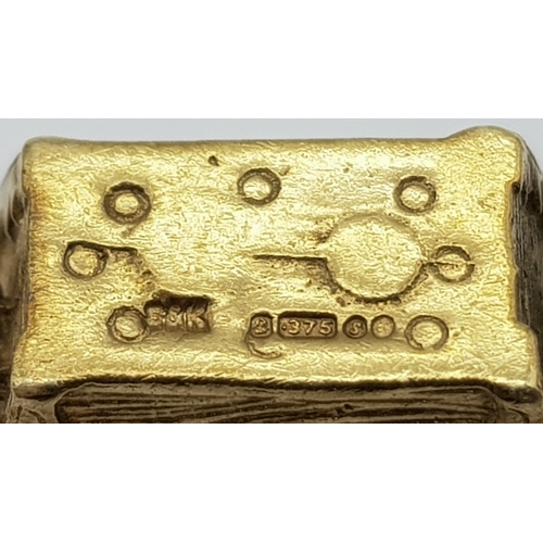 158 - A 9K YELLOW GOLD PIRATES TREASURE CHEST CHARM WHICH OPENS TO REVEAL SWORD, GOBLET AND TRREASURE. 6.8... 