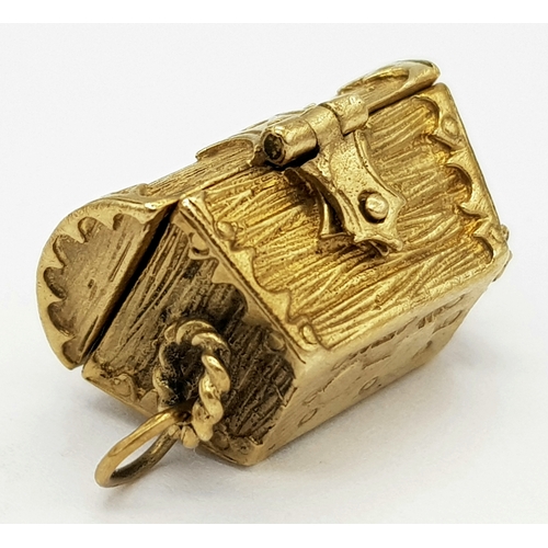 158 - A 9K YELLOW GOLD PIRATES TREASURE CHEST CHARM WHICH OPENS TO REVEAL SWORD, GOBLET AND TRREASURE. 6.8... 