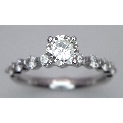 39 - A 14K WHITE GOLD DIAMOND SOLITAIRE WITH DIAMOND SHOULDERS 0.60CT ROUND CENTRE DIAMOND WITH 0.40CT SH... 