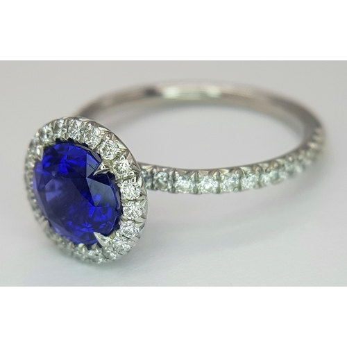 46 - A PLATINUM DIAMOND & SAPPHIRE HALO CLUSTER RING 2.05CT, 4.1G TOTAL WEIGHT, SIZE M, ROUND NATURAL CEY... 