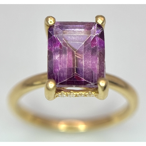 228 - An 18k yellow gold diamond and amethyst ring. 0.1ct diamond. 2.25ct amethyst. 3.5g total weight. siz... 