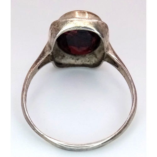 1641 - A Vintage Silver and Large Garnet Ring. Size W.