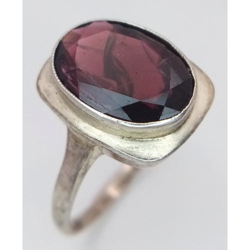 1641 - A Vintage Silver and Large Garnet Ring. Size W.