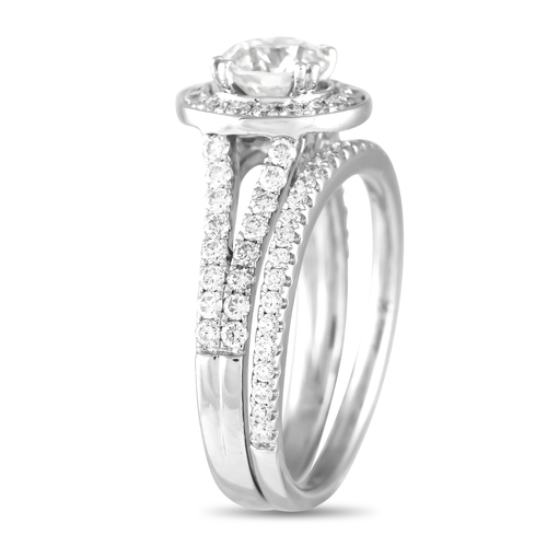 130 - A 14K White Gold 1.75ct Lab Grown Diamond Ring. A 0.97 carat Lab Grown Diamond shines brightly at th... 