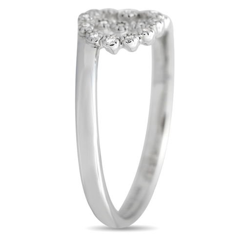 90 - A Gucci  Double G 18K White Gold Diamond Ring. On this Gucci Double G ring, the luxury brands iconic... 