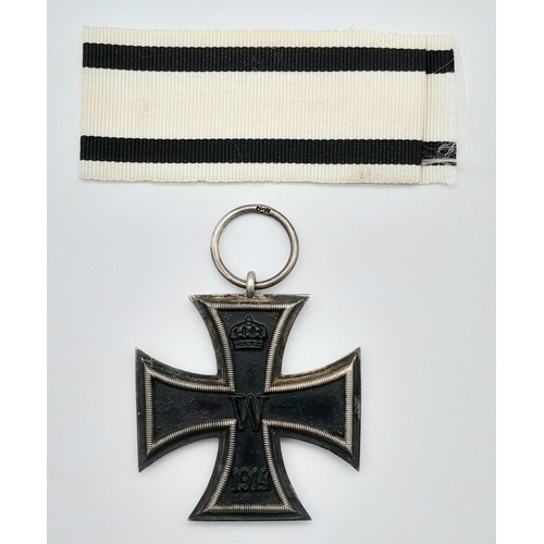 118 - An Iron Cross Second Class 1914. Black and white ribbon. Fitted box. Makers mark of S.W. Iron Core.