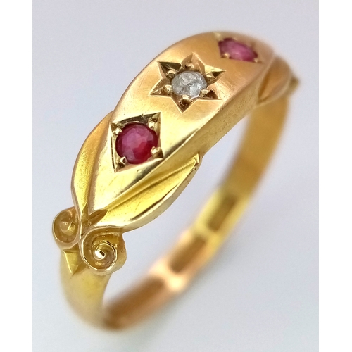 369 - AN 18K YELLOW GOLD ANTIQUE DIAMOND & RUBY THREE STONE RING 2.2G TOTAL WEIGHT, SIZE L. Ref: SC 4046