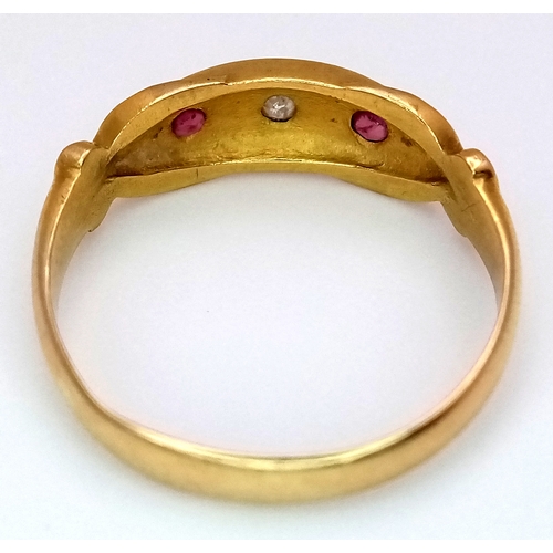 369 - AN 18K YELLOW GOLD ANTIQUE DIAMOND & RUBY THREE STONE RING 2.2G TOTAL WEIGHT, SIZE L. Ref: SC 4046