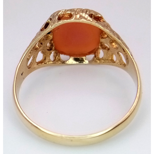 493 - A Very Attractive, Vintage, Hallmarked 1970/71, 9 Carat Gold Cameo Ring Size Q. The Ring measures 1.... 