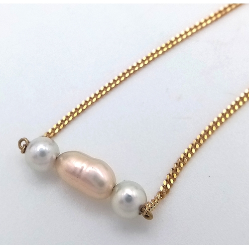 378 - Beautiful 14 CARAT GOLD CHAIN NECKLACE with Interspersed PEARL DETAIL. 2.3 grams. 42 cm.