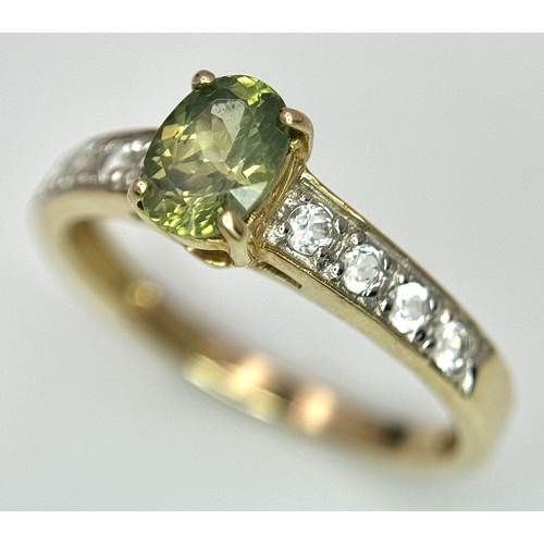 42 - Extremely attractive 9 CARAT GOLD RING, SET WITH PERIDOT and TOPAZ. Full UK hallmark. 2.1 grams. Siz... 