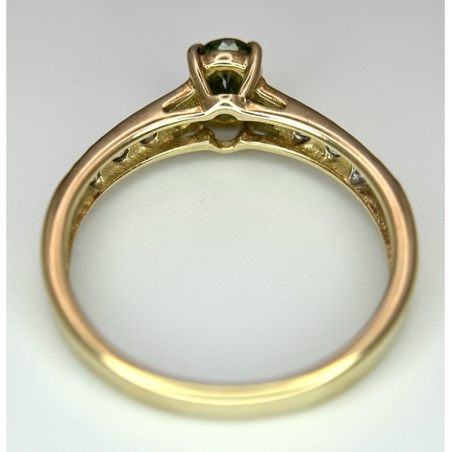 42 - Extremely attractive 9 CARAT GOLD RING, SET WITH PERIDOT and TOPAZ. Full UK hallmark. 2.1 grams. Siz... 