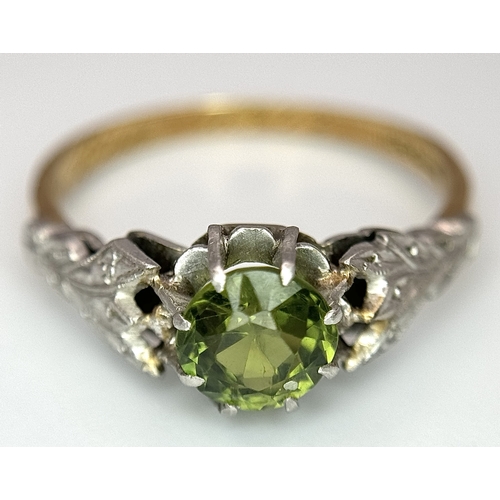 70 - A Fabulous Vintage EMERALD RING, SET IN 18 CARAT GOLD and PLATINUM. Consisting a round cut EMERALD t... 