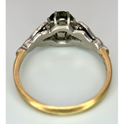 70 - A Fabulous Vintage EMERALD RING, SET IN 18 CARAT GOLD and PLATINUM. Consisting a round cut EMERALD t... 