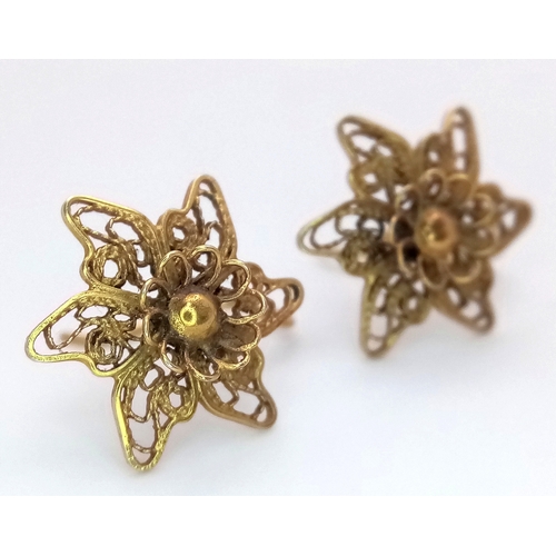 204 - A Pair of 9K Yellow Gold Filigree Star Form Earrings. 17mm. 2g