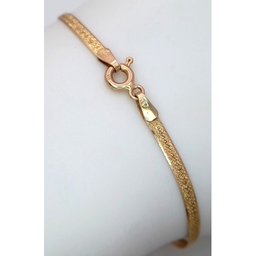 239 - A 9K Yellow Gold Herringbone Bracelet. 16cm. 1.27g