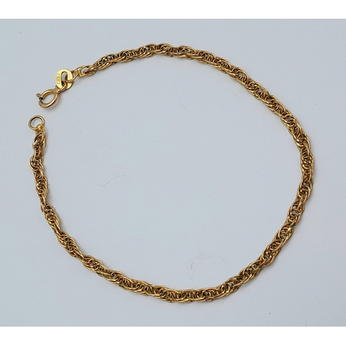 282 - A 9K Yellow Gold Prince of Wales Link Bracelet. 17cm. 2g