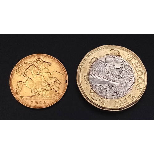 61 - A 1902 Edward VII 22K Gold Half Sovereign.