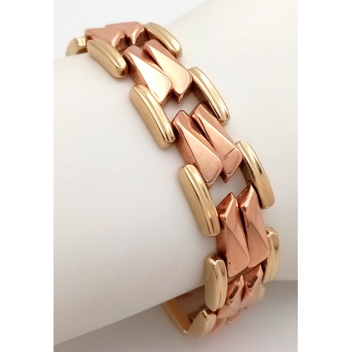 34 - A Stylish 9K Yellow and Rose Gold Link Bracelet. 19cm. 21.5g