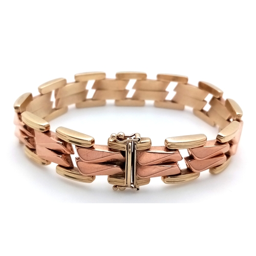 34 - A Stylish 9K Yellow and Rose Gold Link Bracelet. 19cm. 21.5g