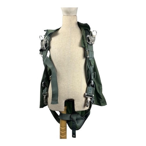 1674 - Vietnam war era U.S. Military Pilot’s parashoot Vest. Some signs of wear, including minor stains and... 