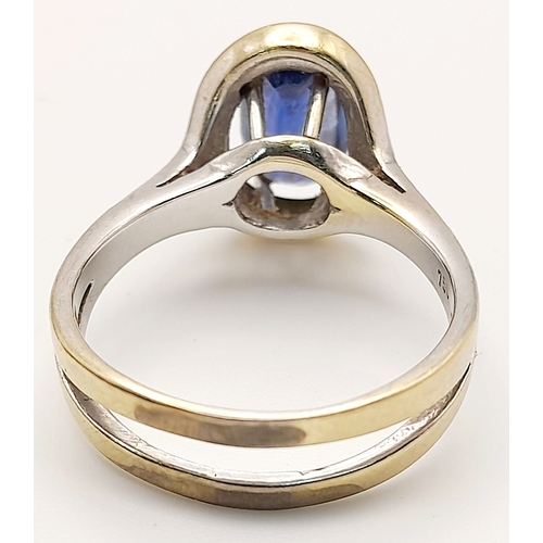 39 - AN 18K WHITE GOLD  RING WITH CENTRE SAPPHIRE AND SURROUNDED BY DIAMONDS .