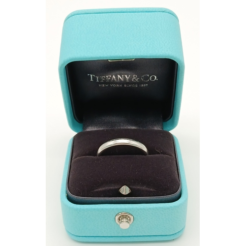 157 - A TIFFANY 950 PLATINUM BAND RING IN THE ORIGINAL TIFFANY RING BOX AND PACKAGING.   4.8gms    size N