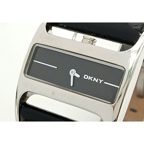 480 - A DKNY Quartz Fashion Watch. Needs a battery so as found.