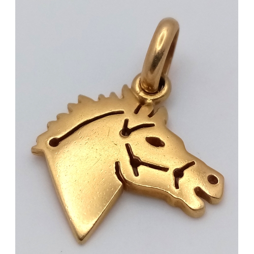 222 - An 18K Yellow Horse Head Pendant. 2.5cm. 3.65g. Ref: 61401