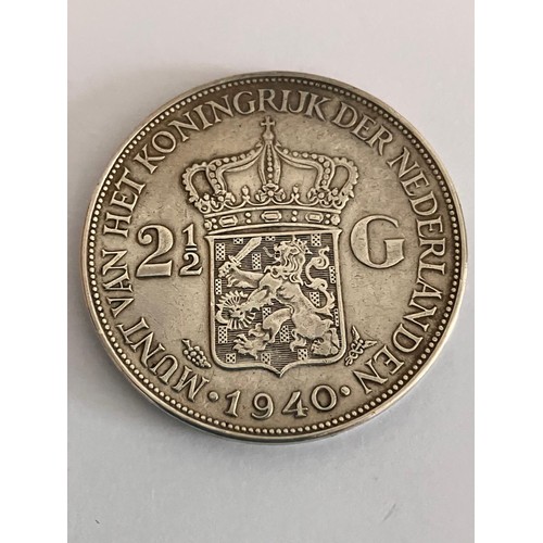 448 - 1940 NETHERLANDS SILVER  2 1/2 GILDER COIN . Extra fine condition. Excellent detail and definition t... 