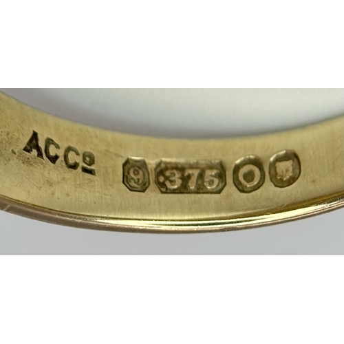 183 - A 9K Yellow Gold Signet Ring. Full UK hallmarks. Size S. 4.9g