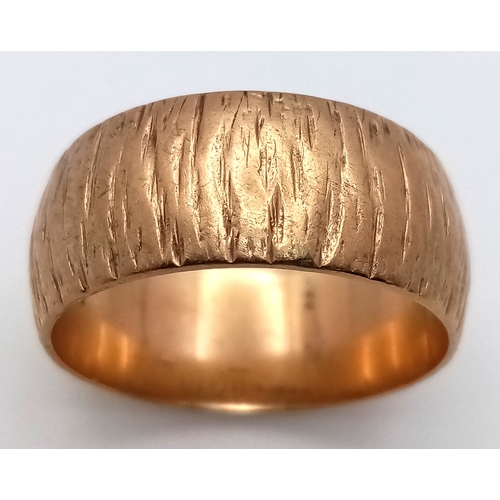 204 - A Vintage 9K Yellow Gold Bark Effect Band Ring. 10mm width. Size V. 8.67g