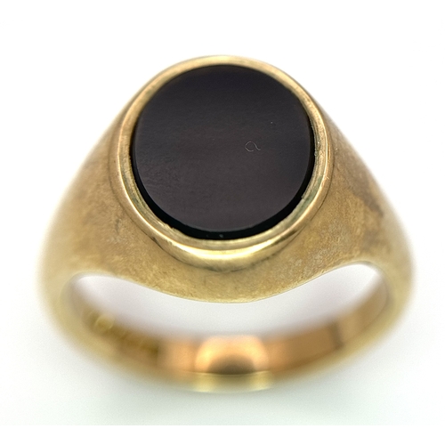 239 - A Vintage 9K Yellow Gold Onyx Signet Ring. Size S 1/2. 7.7g.