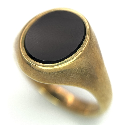 239 - A Vintage 9K Yellow Gold Onyx Signet Ring. Size S 1/2. 7.7g.