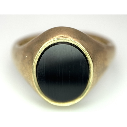 239 - A Vintage 9K Yellow Gold Onyx Signet Ring. Size S 1/2. 7.7g.