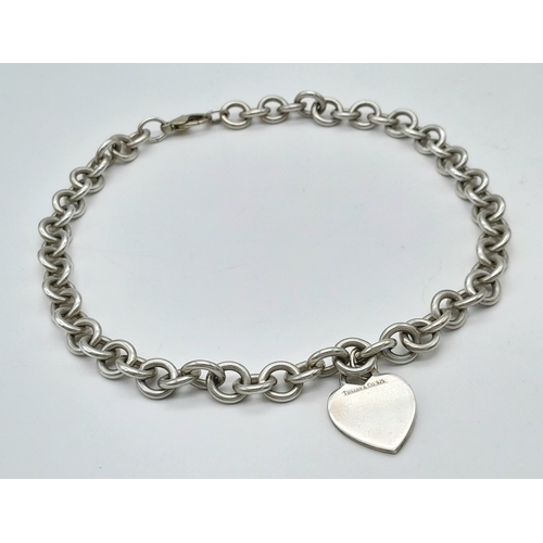 34 - A Heavy Tiffany & Co 925 Silver Circle Link Chain necklace with  Heart Pendant. 40cm. 70g